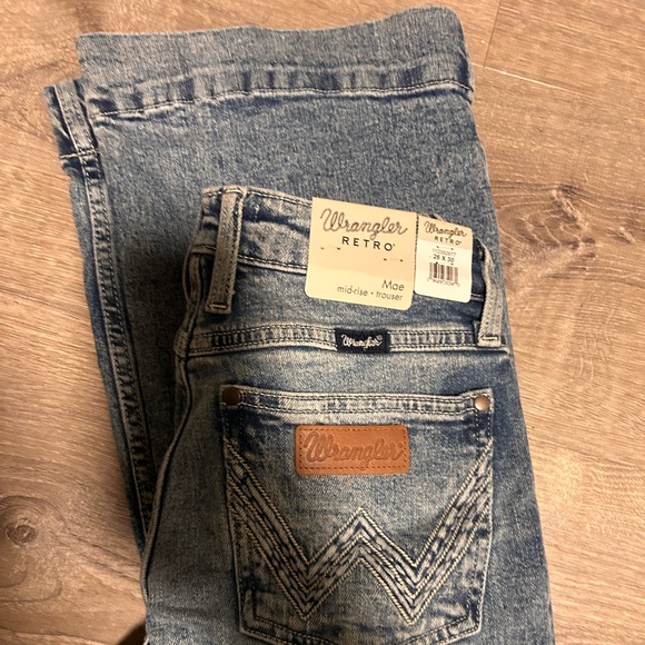 Wrangler Retro Mae Mid Rise - Picture 4 of 5